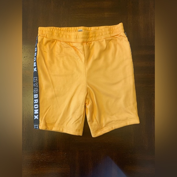 COPY - RiverIsland NYC NEW YORK Mini Boys T-Shirt & Short Set, Multicolor - Picture 3 of 9